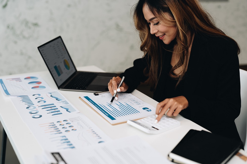 analyzing investment charts